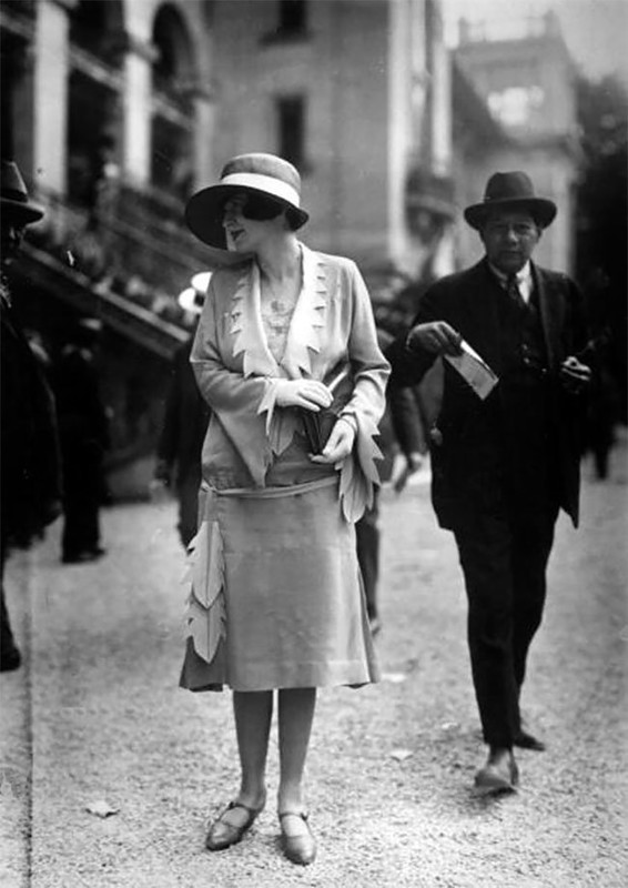 Женская мода 1920-х: винтажные фотографии, раскрывающие неповторимый уличный стиль прошлого Женская мода 1920-х: винтажные фотографии, раскрывающие неповторимый уличный стиль прошлого