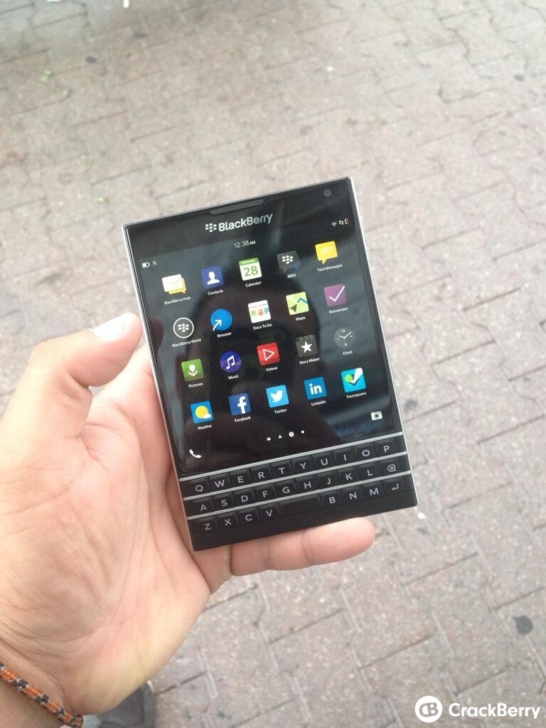 Знакомимся с BlackBerry Passport — все подробности Знакомимся с BlackBerry Passport — все подробности