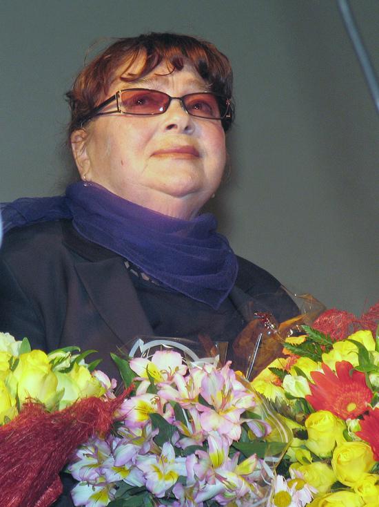 Людмила Гурченко В Купальнике – Любовь И Голуби (1984)
