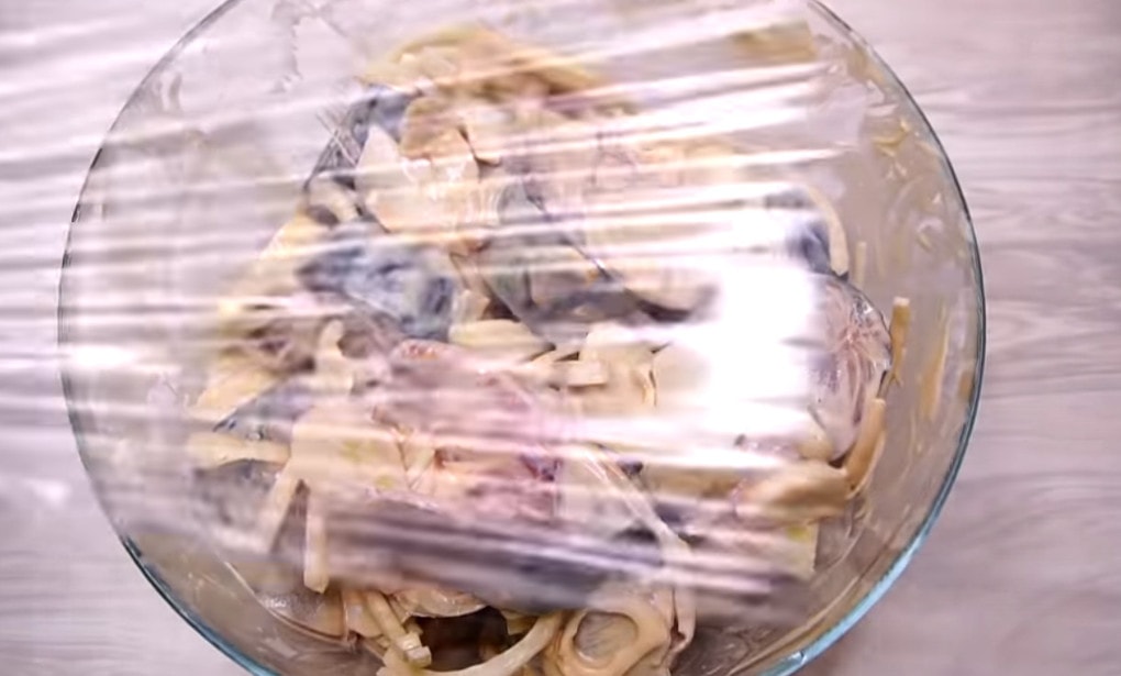 Вкусное блюдо из скумбрии можно есть как горячим, так и холодным Вкусное блюдо из скумбрии можно есть как горячим, так и холодным