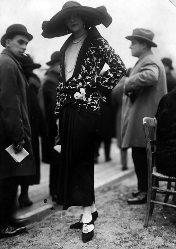 Женская мода 1920-х: винтажные фотографии, раскрывающие неповторимый уличный стиль прошлого Женская мода 1920-х: винтажные фотографии, раскрывающие неповторимый уличный стиль прошлого