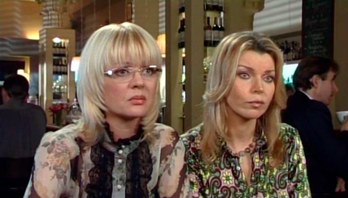 Юлия Меньшова и Лада Дэнс в сериале «Бальзаковский возраст, или Все мужики сво...», 2004 год Юлия Меньшова и Лада Дэнс в сериале «Бальзаковский возраст, или Все мужики сво...», 2004 год