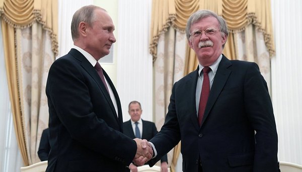 От шутки Путина и слов Болтона веет третьей мировой От шутки Путина и слов Болтона веет третьей мировой