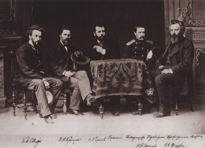 Самые знаменитые художники-передвижники конца 19 века. Фото: 1870-е. (Слева направо: К. А. Савицкий, И. Н. Крамской, П. А. Брюллов, Н. А. Ярошенко, И. И. Шишкин). Самые знаменитые художники-передвижники конца 19 века. Фото: 1870-е. (Слева направо: К. А. Савицкий, И. Н. Крамской, П. А. Брюллов, Н. А. Ярошенко, И. И. Шишкин).