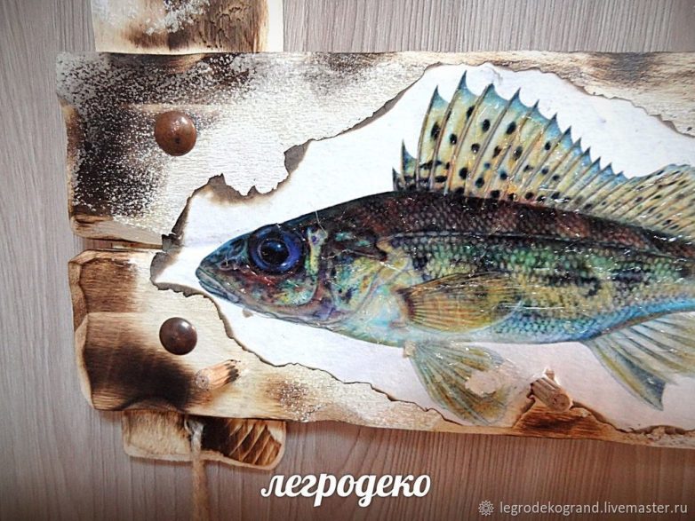 Ключница из деревянного ящика