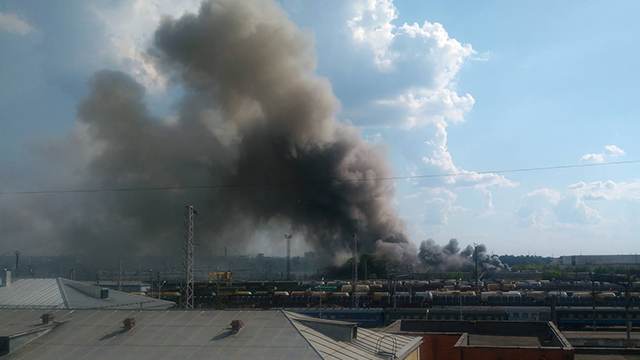Пожар произошел на складе в Ярославле