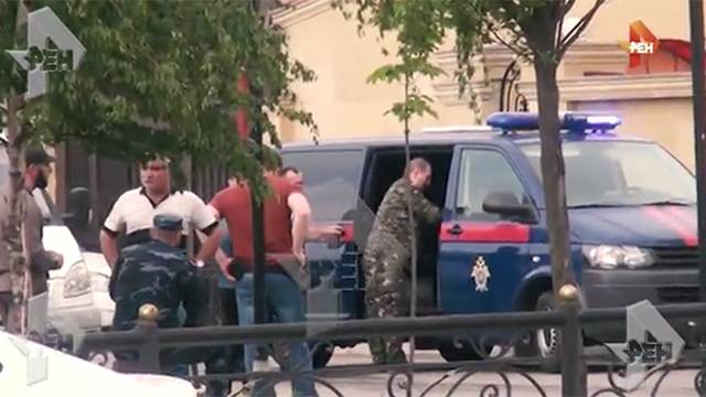 В Саратове похоронили полицейского, погибшего при нападении боевиков на храм в Чечне