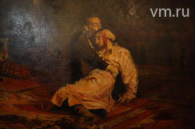Знаменитая картина Ильи Репина "Царь Иван Грозный и сын его Иван", возможно, грешит против истины: царевич умер от неизлечимой болезни.
