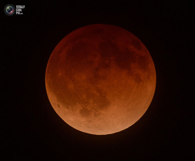 Как проходило полное лунное затмение