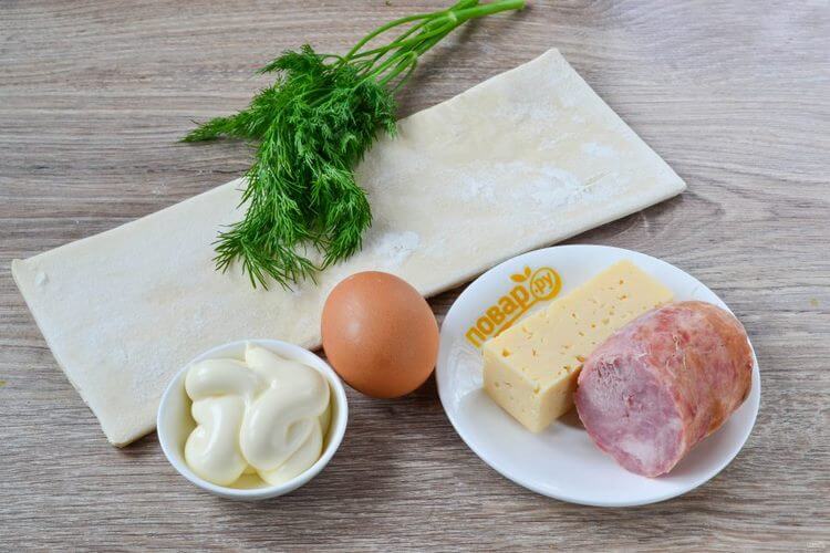 Быстрые слойки-рулетики с ветчиной и сыром Быстрые слойки-рулетики с ветчиной и сыром