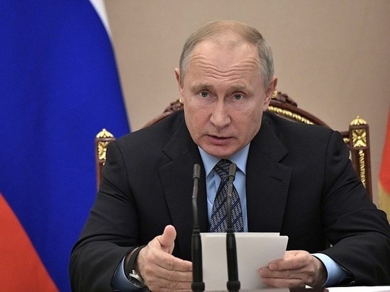 Путин снова разнес чиновников за невыплаченные медикам деньги Путин снова разнес чиновников за невыплаченные медикам деньги. Ранее его грозные требования выплаты врачам не ускорили