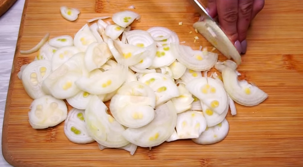 Вкусное блюдо из скумбрии можно есть как горячим, так и холодным Вкусное блюдо из скумбрии можно есть как горячим, так и холодным