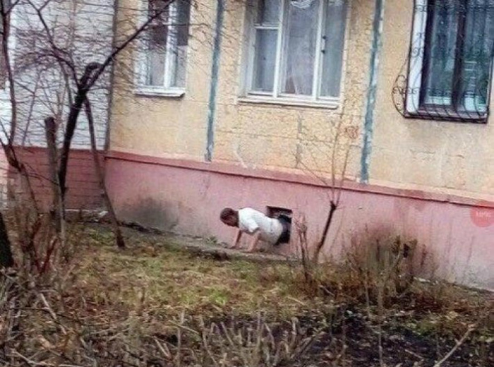 Маленькая дверь. Маленькая дверь.