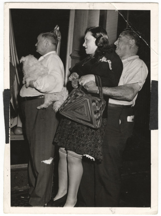 Люди смотрят на убийство, 1941 год. Автор: Arthur Fellig (Weegee). Люди смотрят на убийство, 1941 год. Автор: Arthur Fellig (Weegee).