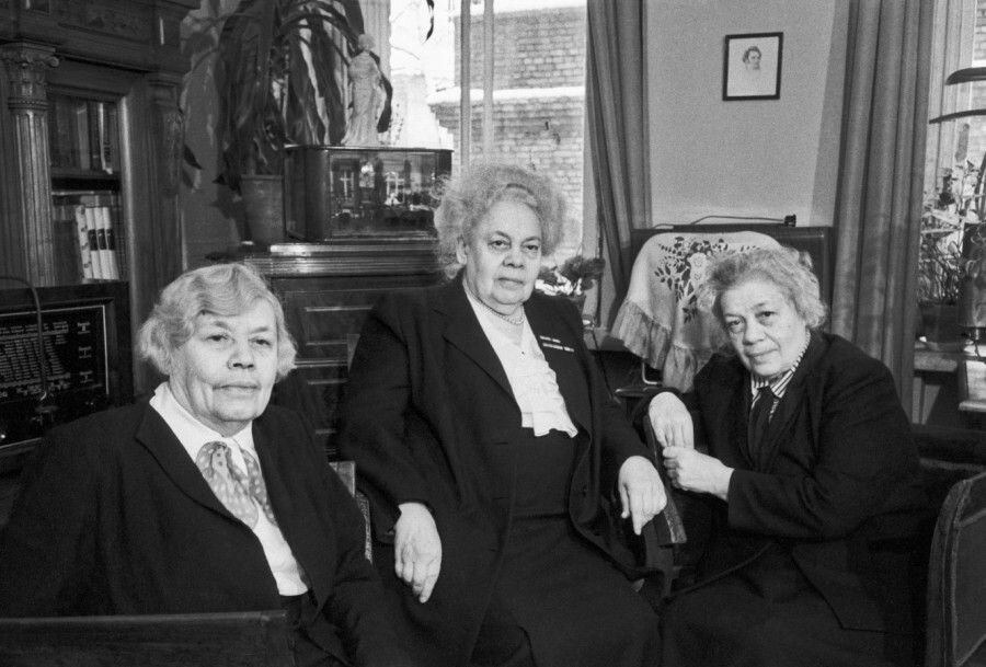 Сестры Гнесины: слева направо - Елизавета, Елена, Ольга.
