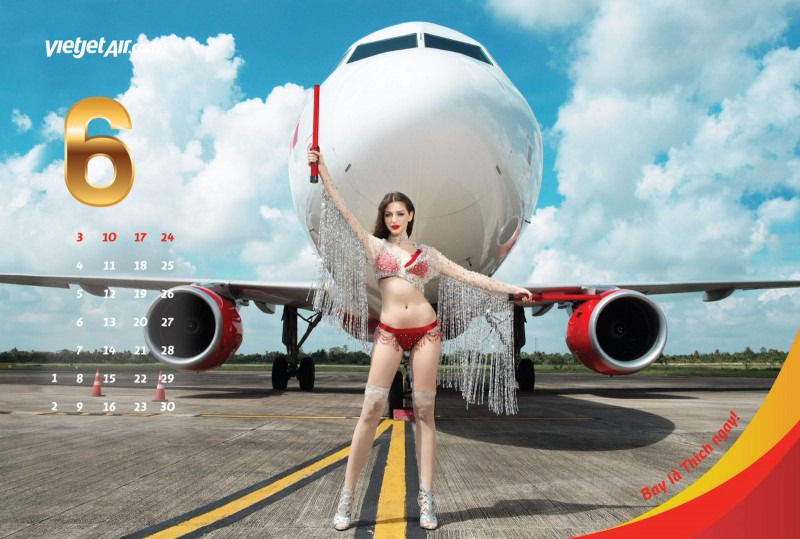 Стюардессы в бикини в календаре авиакомпании VietJet Стюардессы в бикини в календаре авиакомпании VietJet