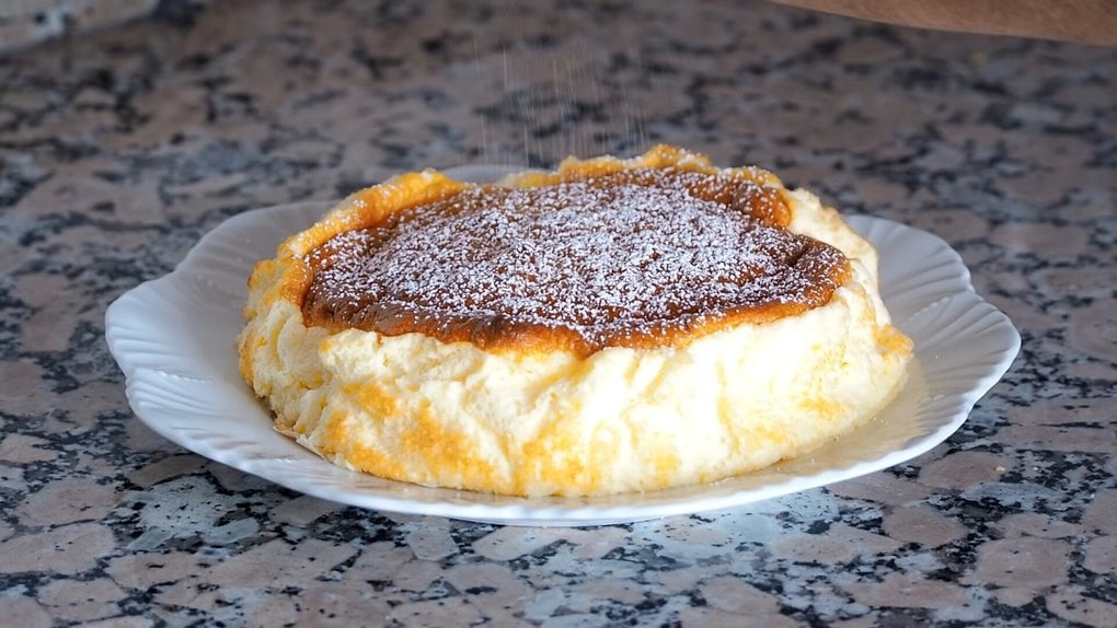 Легкий, нежный и воздушный йогуртовый торт без муки и масла