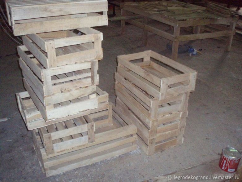 Ключница из деревянного ящика