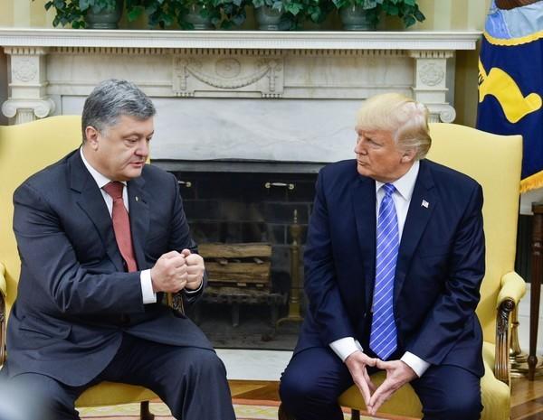 Трамп отмахнулся от Порошенко, как от назойливой мухи Трамп отмахнулся от Порошенко, как от назойливой мухи