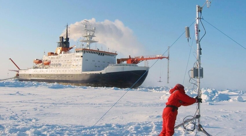 Льды, мороз, Север, но погоду все хотят знать 20 профессий для уставших от офиса
(21 фото)