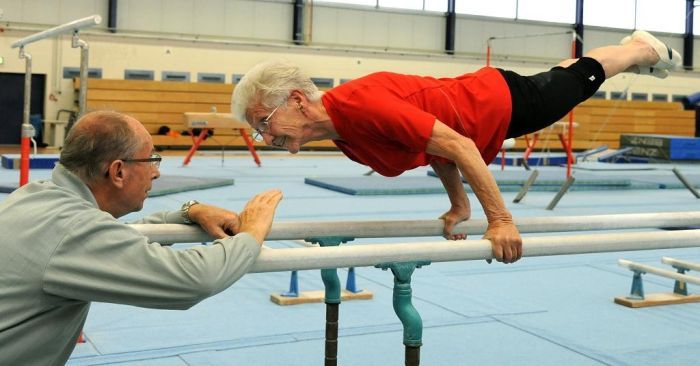 gimnastka-87letnyaya-vyglyadit-futbol-hokkey-sport gimnastka-87letnyaya-vyglyadit-futbol-hokkey-sport