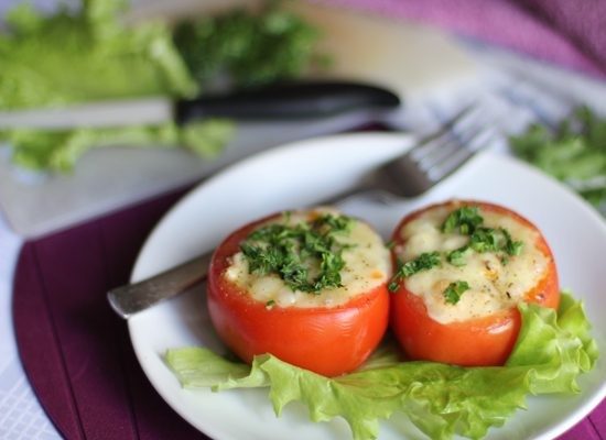 Помидоры, фаршированные курицей с овощами Помидоры, фаршированные курицей с овощами