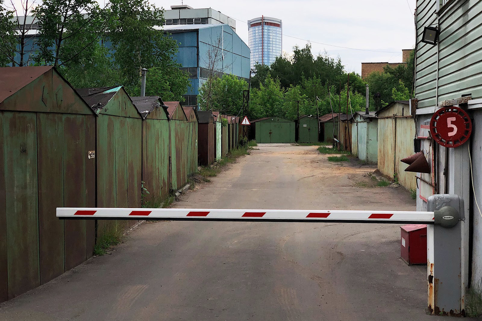 Фото и гифки непарадной Москвы
