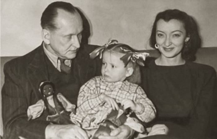 Марианна с родителями – Александром и Лидией Вертинскими Марианна с родителями – Александром и Лидией Вертинскими