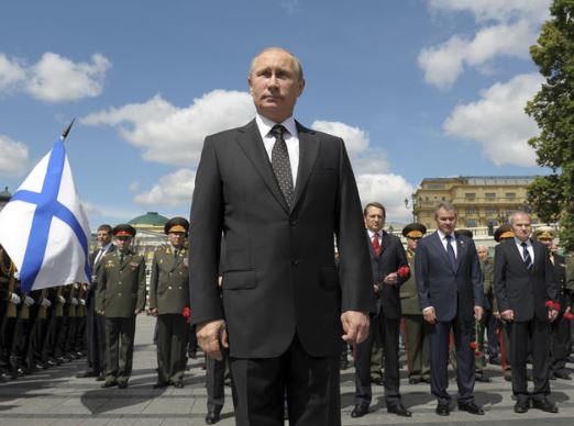 Американские санкции не смогли заставить россиян предать Путина Американские санкции не смогли заставить россиян предать Путина