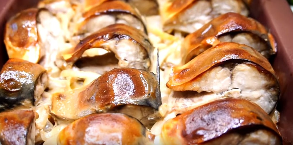 Вкусное блюдо из скумбрии можно есть как горячим, так и холодным Вкусное блюдо из скумбрии можно есть как горячим, так и холодным
