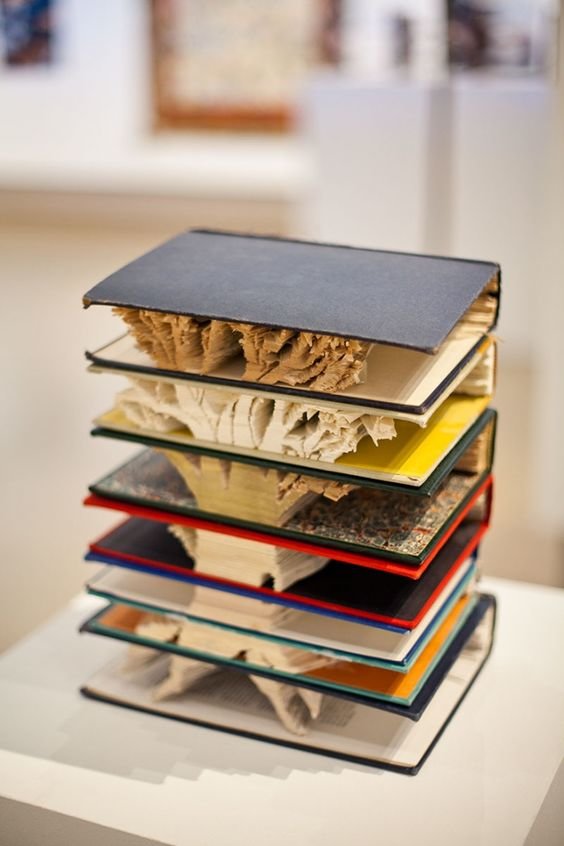 Что ещё можно сотворить с книгами? Что ещё можно сотворить с книгами?