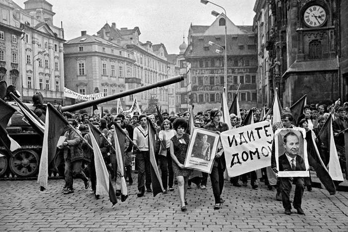 Протест во время ввода войск, Чехословакия. Предтечи «жёлтых жилетов» и «оккупаев»: Как 1968 год оказался годом протестов в разных странах