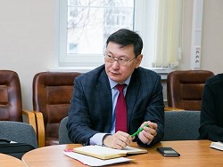 Министр Владимир Егоров пожаловался на низкую заработную плату
