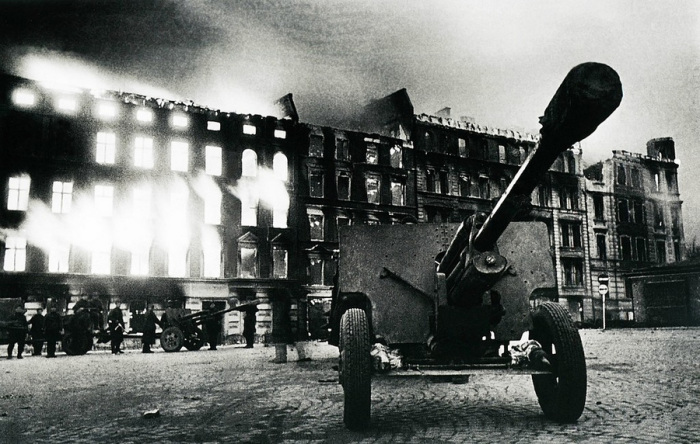 76-мм дивизионная пушка образца 1942 года. 76-мм дивизионная пушка образца 1942 года.