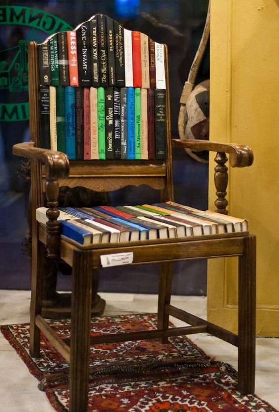 Что ещё можно сотворить с книгами? Что ещё можно сотворить с книгами?