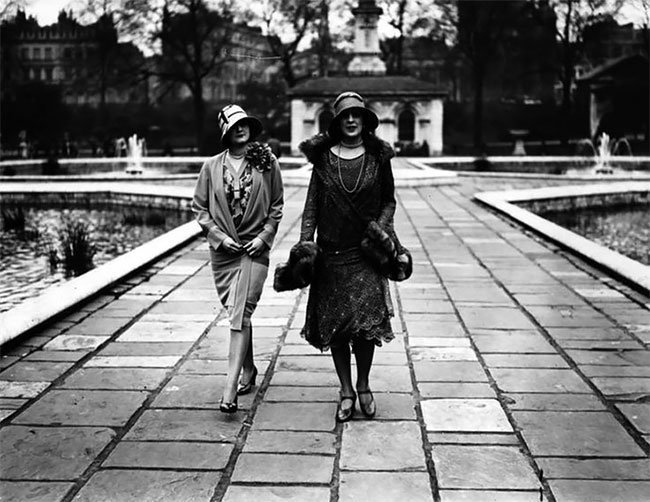 Женская мода 1920-х: винтажные фотографии, раскрывающие неповторимый уличный стиль прошлого Женская мода 1920-х: винтажные фотографии, раскрывающие неповторимый уличный стиль прошлого