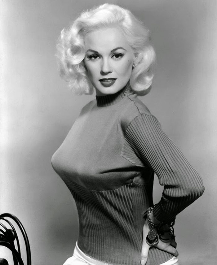 bullet-bra-fashion-vintage-3-5954eba0c0fd1__700.jpg bullet-bra-fashion-vintage-3-5954eba0c0fd1__700.jpg