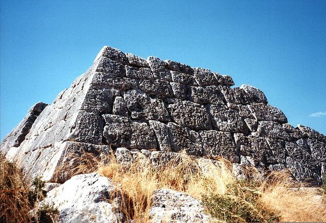 Древнегреческая пирамида в Эллинико (Греция)