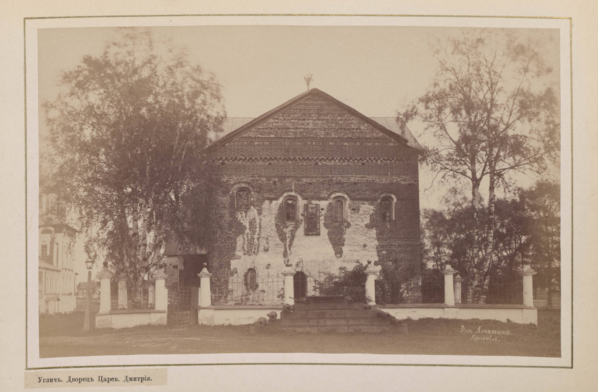 Hramy-goroda-Uglicha-v-starinnyh-foto 4