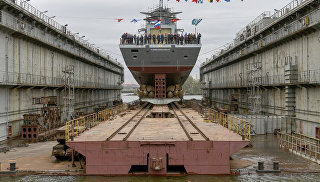 Церемония спуска на воду корвета Гремящий проекта 20385 на заводе ПАО СЗ Северная верфь в Санкт-Петербурге. 30 июня 2017