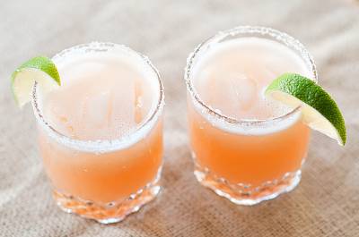 Украшаем бокалы для коктейлей. С праздником по жизни