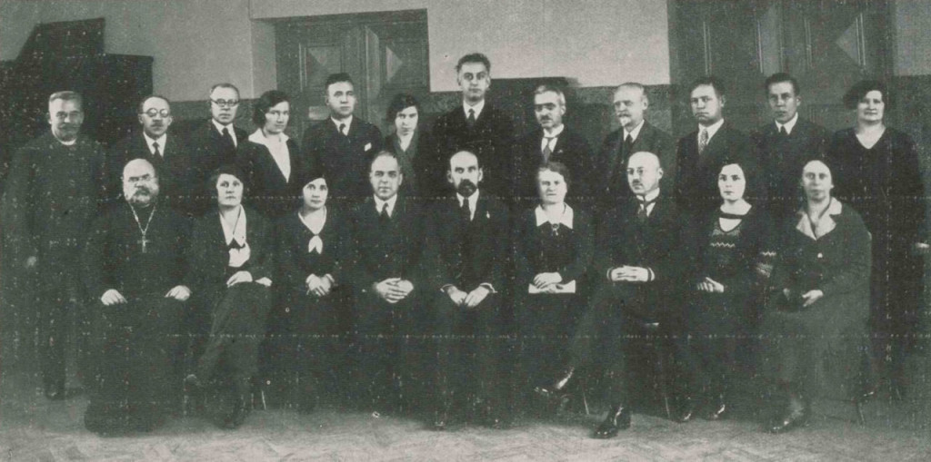 Персонал Ревельской городской русской гимназии в 1933. А.Ф. Штакельберг сидит четвертый слева