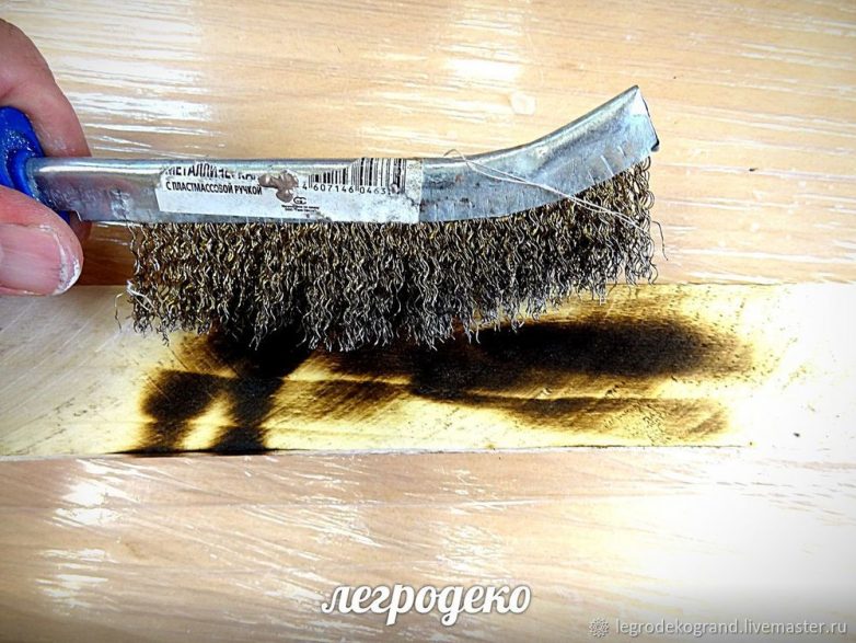 Ключница из деревянного ящика
