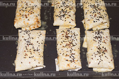 Пирожки из лаваша Посыпать пирожки из лаваша кунжутом и семенами льна.