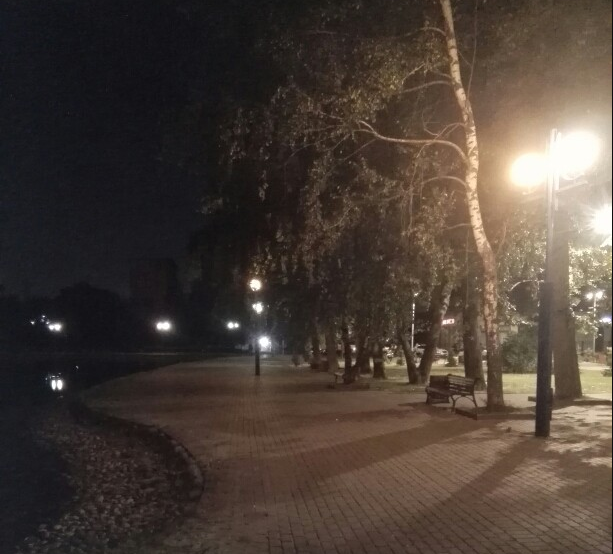 Фонари привели в порядок в сквере у кинотеатра «Марс»
