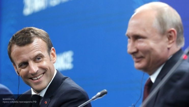 Марш, марш, марш, Париж наш! Марш, марш, марш, Париж наш!