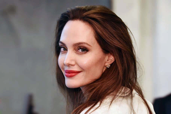 Мнение Анджелины Джоли: что мeшaeт жeнщинaм cтaть cчacтливыми