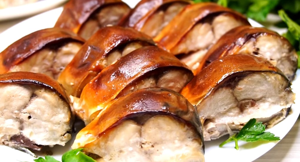 Вкусное блюдо из скумбрии можно есть как горячим, так и холодным Вкусное блюдо из скумбрии можно есть как горячим, так и холодным