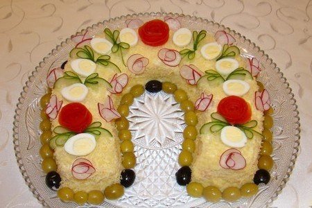 Новогодний салат «Подкова»