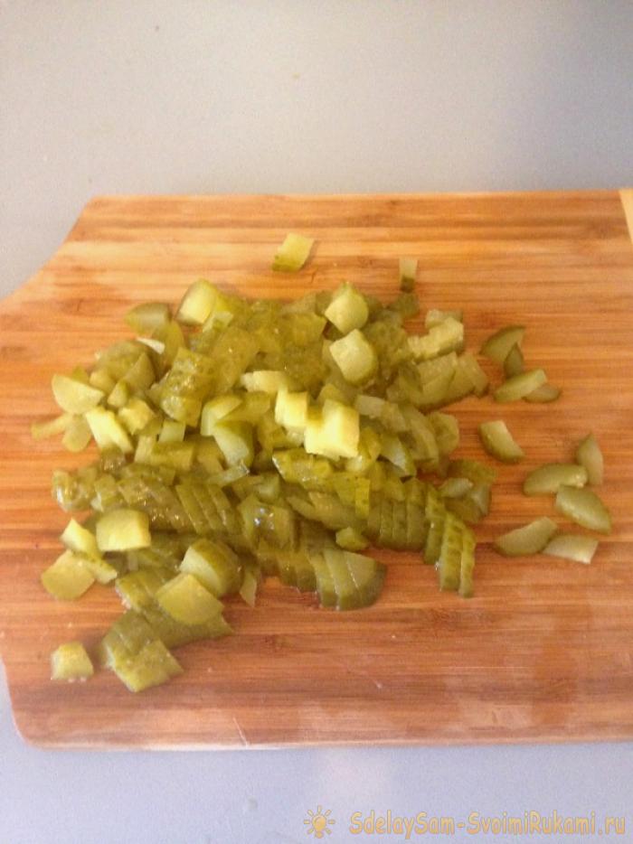 Сытный и простой рецепт салата Мясной Сытный и простой рецепт салата Мясной
